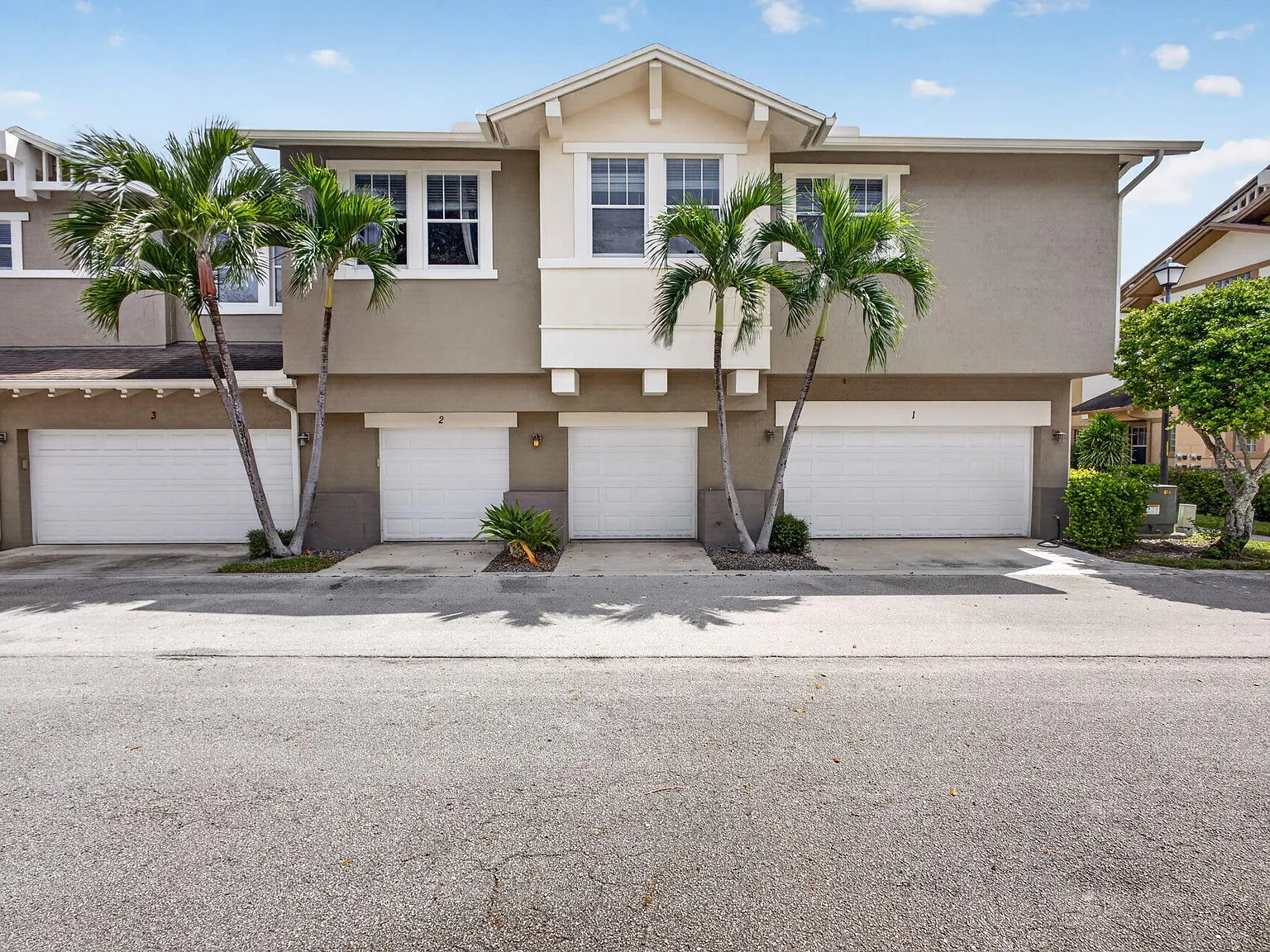 3 bed, 2.5 bath, 1258 sqft, $3,200 — Photo 2