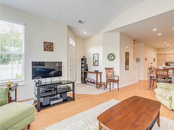 3rd image of 611 Crossings Cir