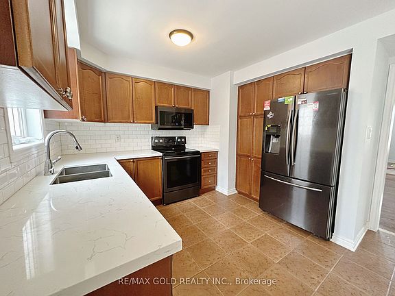 2nd image of 2361 Parkhaven Blvd #15