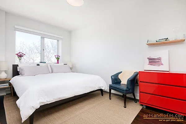 Sold by aptsandlofts.com | media 28