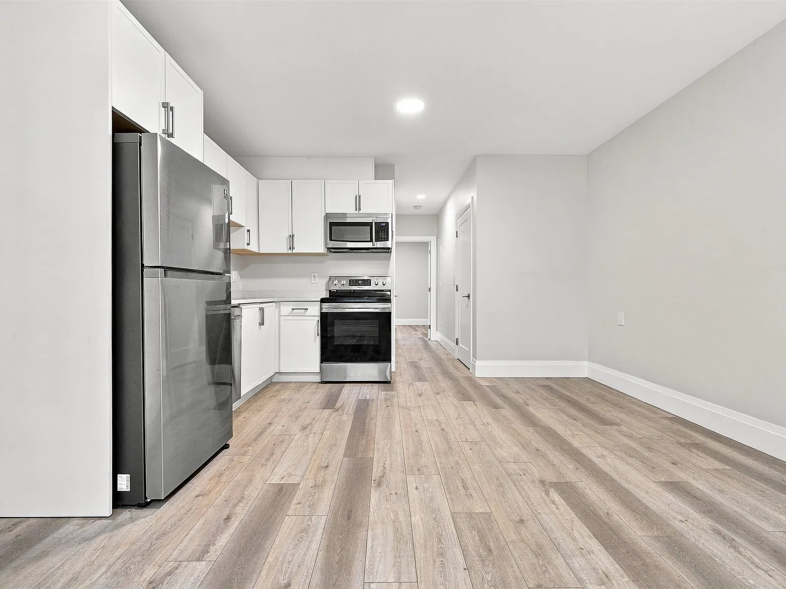 1 bed, 650 sqft, $1,750 — Photo 2