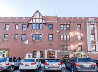 1103 Holly Ct APT 301, Oak Park, IL 60301