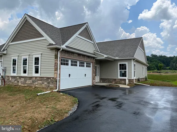 372 Meadow Rose Dr #219, Lititz, PA 17543