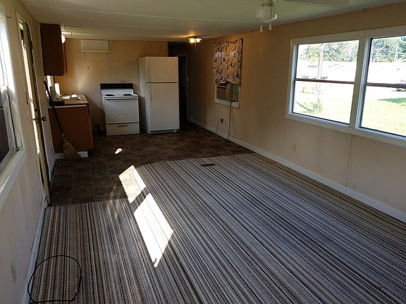 3rd image of 84 Deerfield Ln