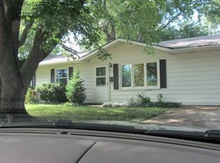 2202 E Country Squire Dr, Urbana, IL 61802