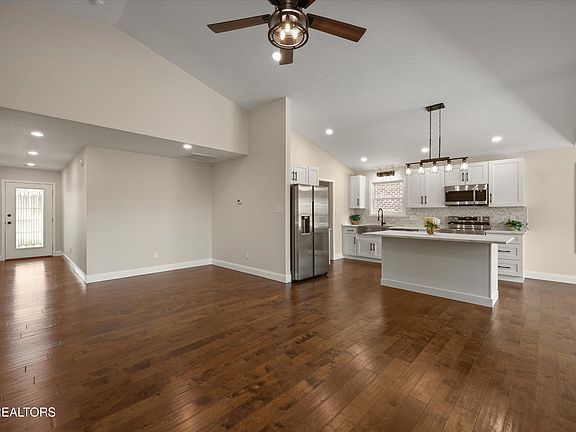 4th image of 3017 Zachary Pointe Ln
