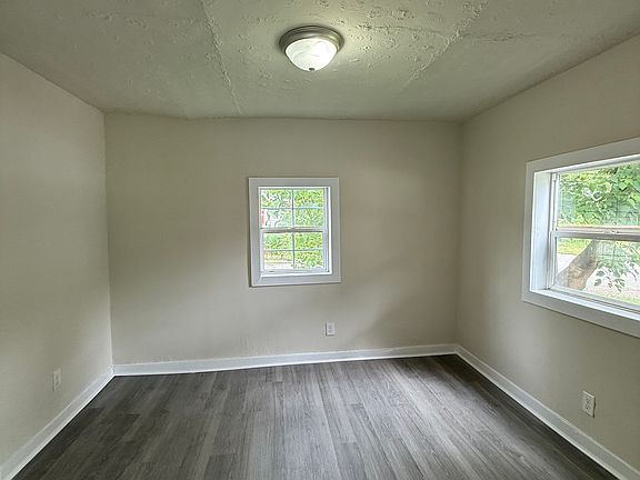 3rd image of 1303 Main St