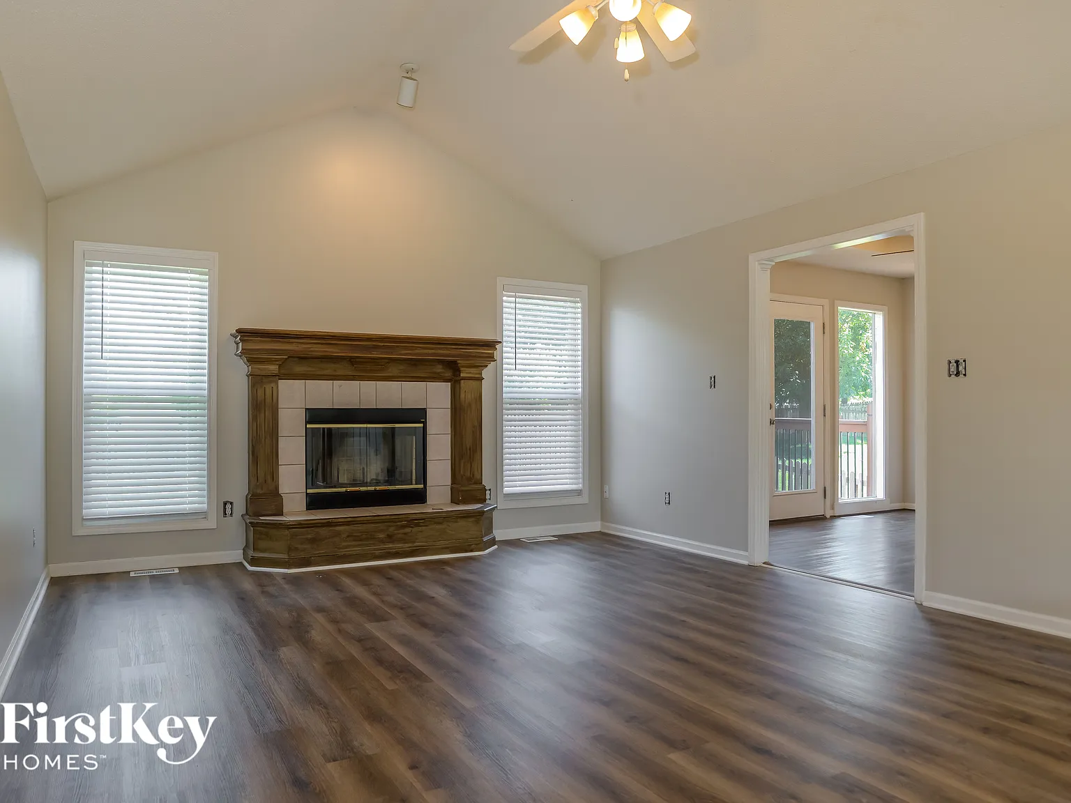 3 bed, 2.5 bath, 2056 sqft, $2,660 — Photo 3