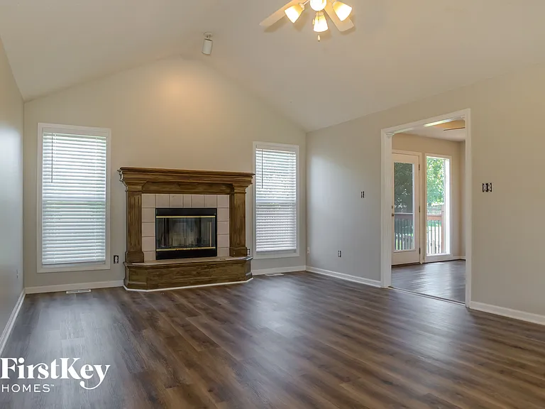 720 NE 107th St — Photo 3