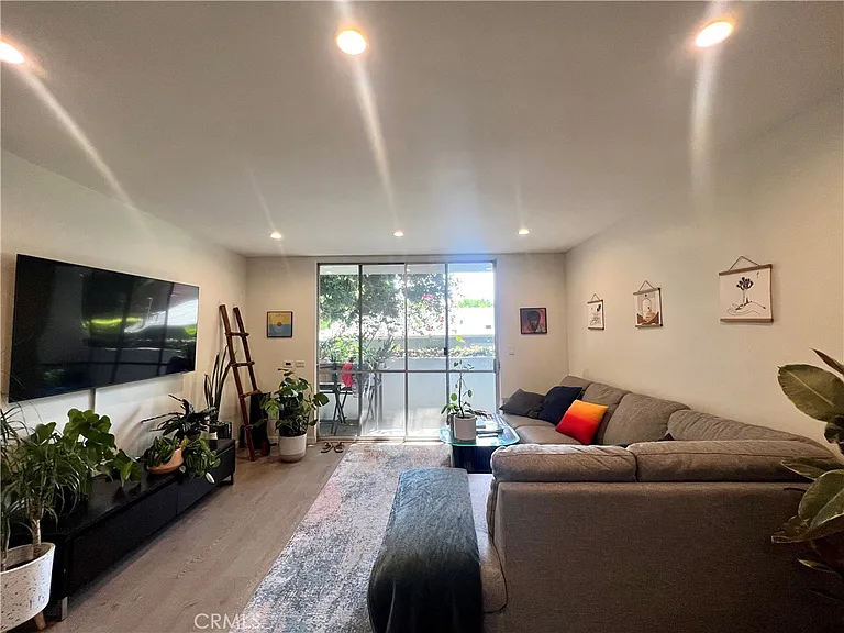 622 Westmount Dr #C — Photo 4