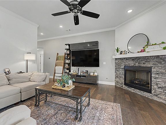 5th image of 1130 Spring Hollow Rd