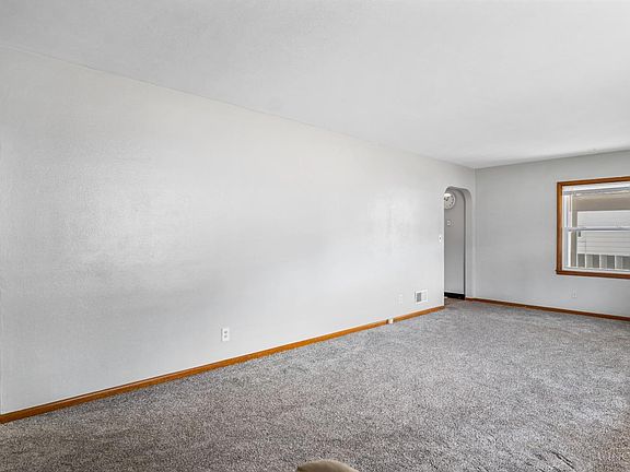 2nd image of 850 Doris Jane Ave
