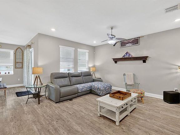 4th image of 231 Messina Pl