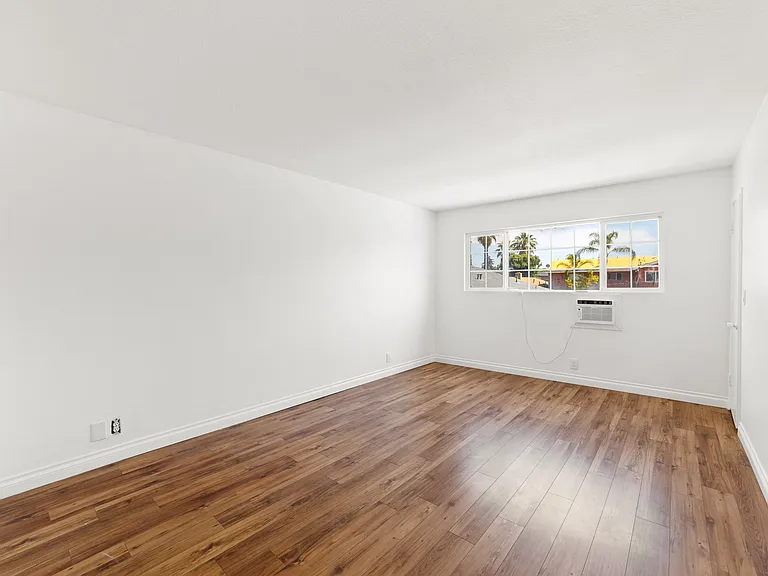 1017 Oxford Dr #D — Photo 14