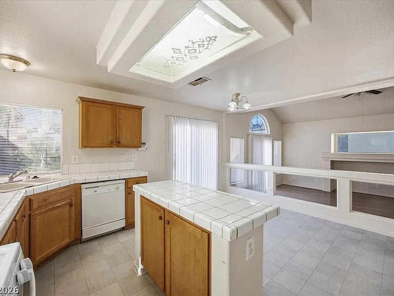 7435 Aurora Glow St — Photo 10