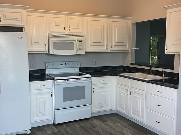 3rd image of 4080 Green Oak Dr