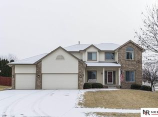 901 Mackensey Dr, Papillion, NE 68046