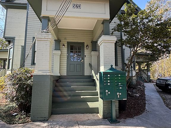 front of house. the house was made into apt.