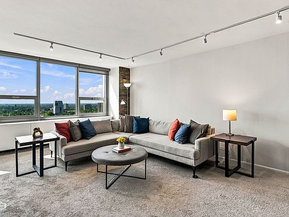 3rd image of 1700 E 56th St APT 2209