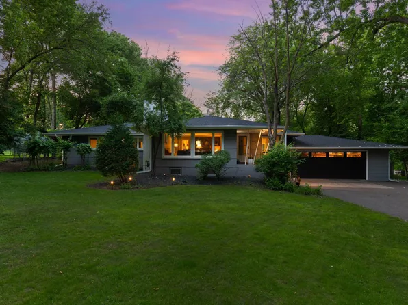 18150 Honeysuckle Ln, Deephaven, MN 55391