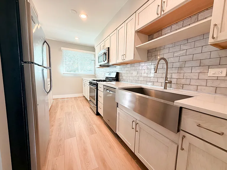 26W416 Macarthur Ave — Photo 5