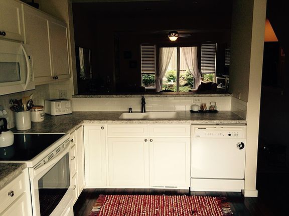 Updated kitchen, all appliances stay