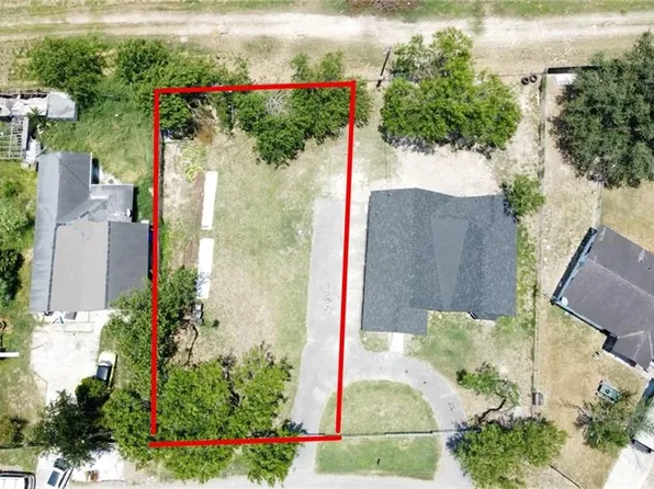 917 N Alvarado St, Alton, TX 78573