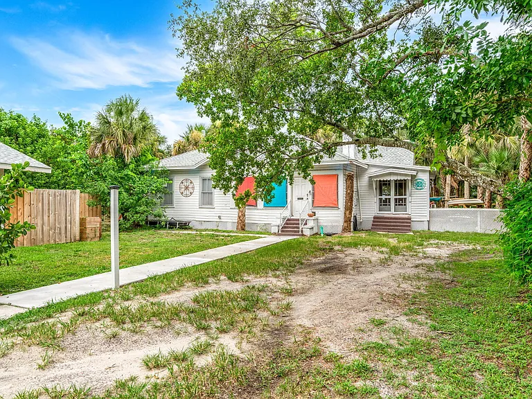 1365 Pineapple Ave — Photo 43