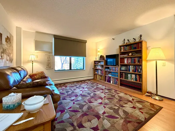 7600 Golden Valley Rd APT 305, Golden Valley, MN 55427