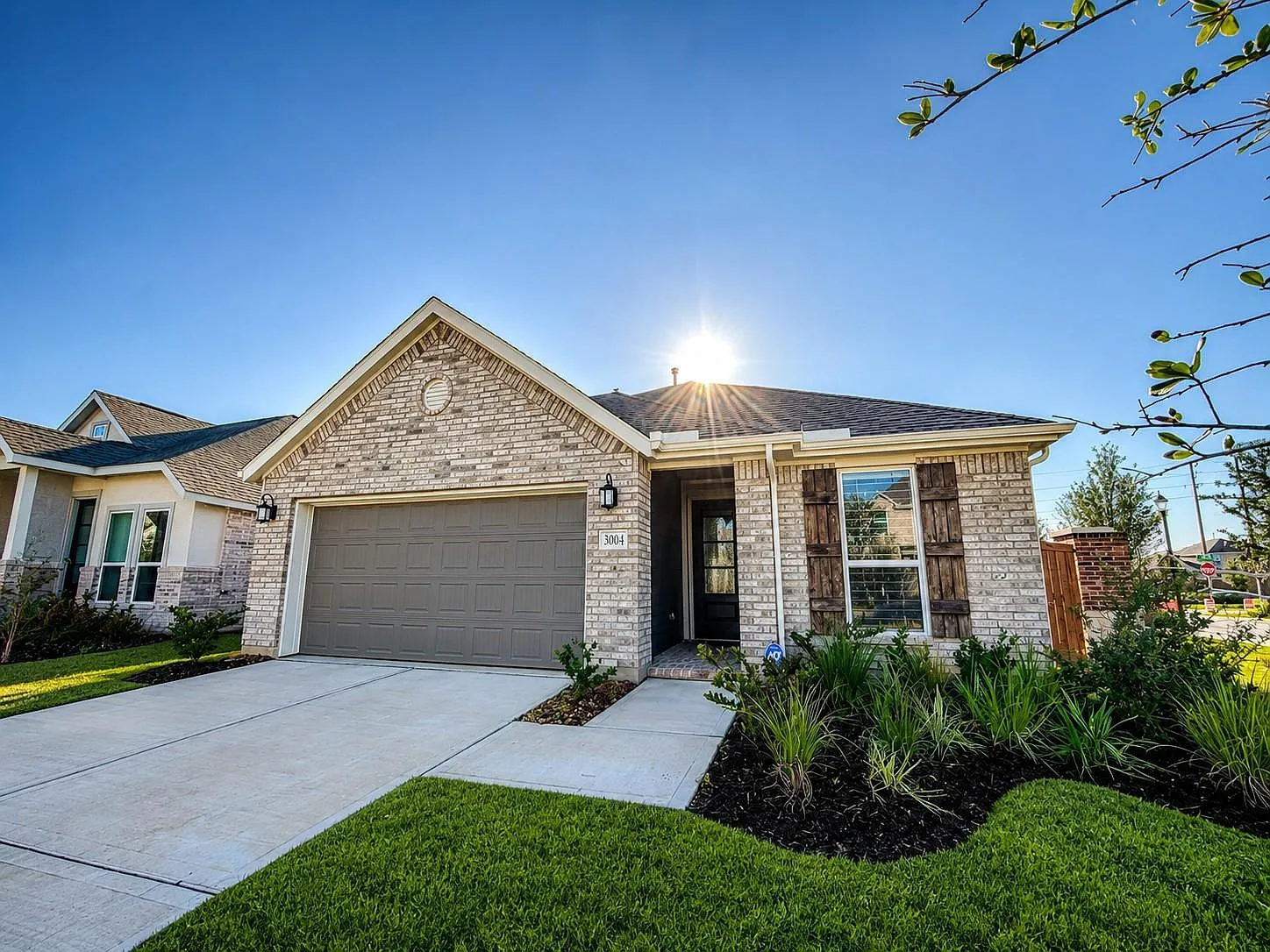 3 bed, 2.0 bath, 1820 sqft, $2,300 — Photo 1