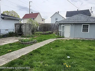 3 bed, 1600 sqft, $1,975 — Photo 3