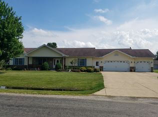 627 W 1st St, Minonk, IL 61760