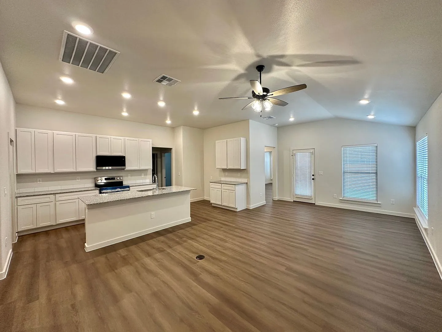 Four Bedroom - The Overlook - Wolfforth, TX. — Photo 2