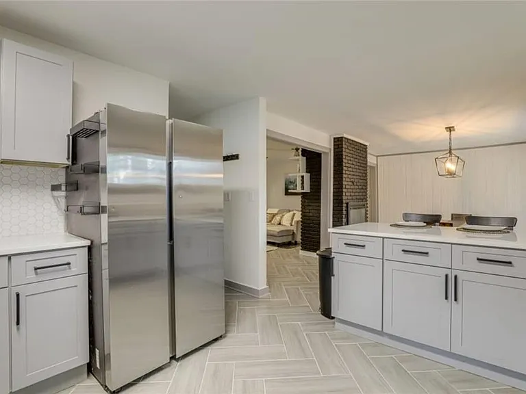 1944 Cindy Dr — Photo 11