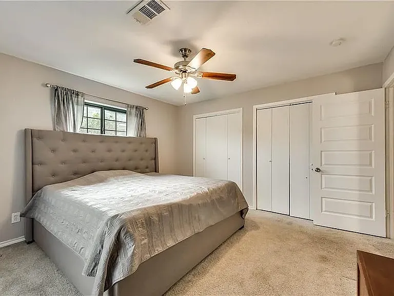 2011 W Red Bird Ln — Photo 7