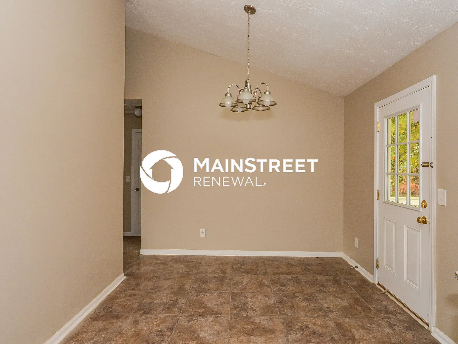 6731 Hidden Lake Dr — Photo 4
