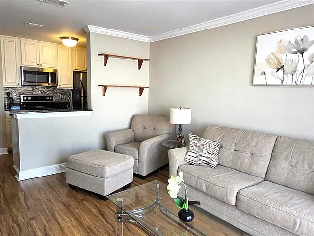 1 bed, 1.0 bath, 535 sqft, $1,300 — Photo 2