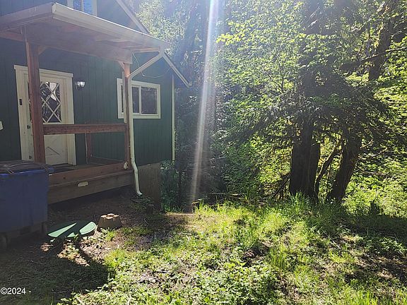 5th image of 1385 N Alvord Ln