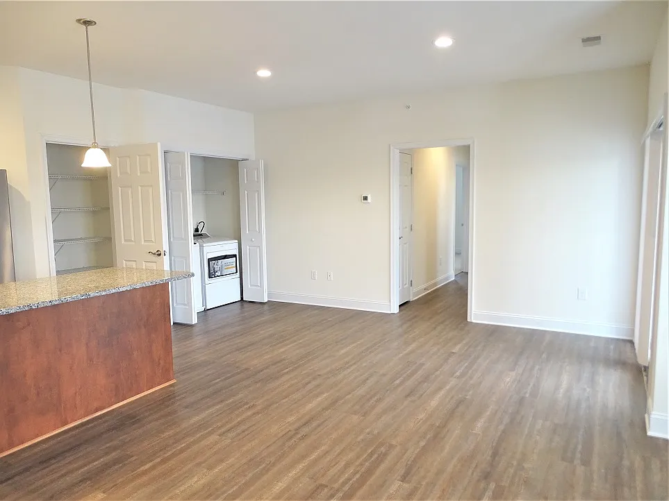 2 bed, 1055 sqft, $1,650 — Photo 4