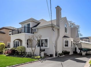 6 Granada Pl, Massapequa, NY 11758