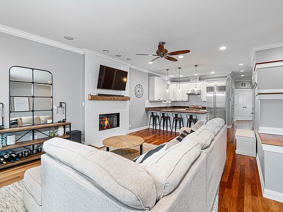 5th image of 916 W Wrightwood Ave #2