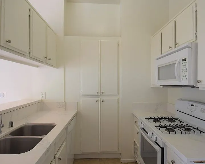 15520 Foothill Blvd — Photo 6