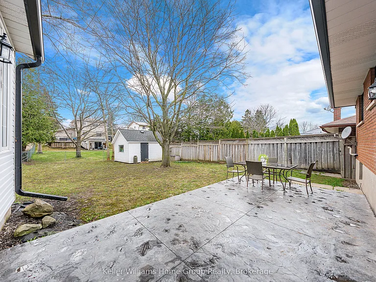 535 Elgin St — Photo 37