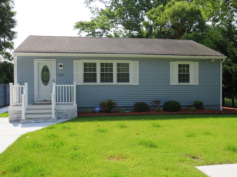 1st image of 904 Oaklette Ave