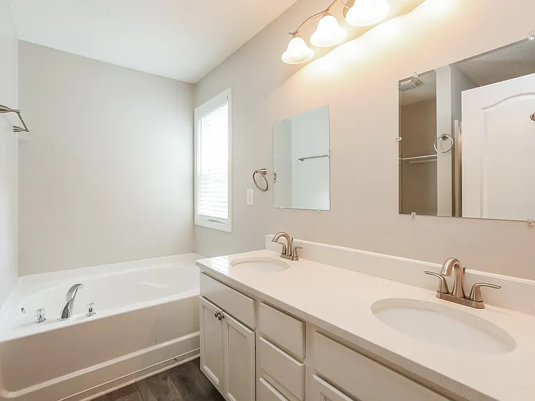 225 Comet Ct — Photo 10