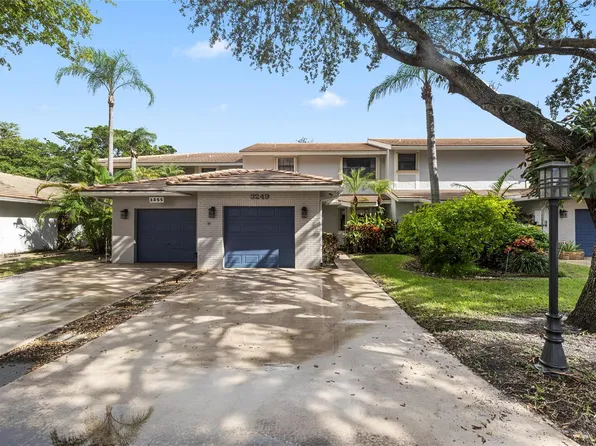 3249 Deer Creek Lake Shore Drive #32, Deerfield Beach, FL 33442