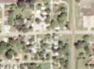 209 W 12th St, Johnston City, IL 62951