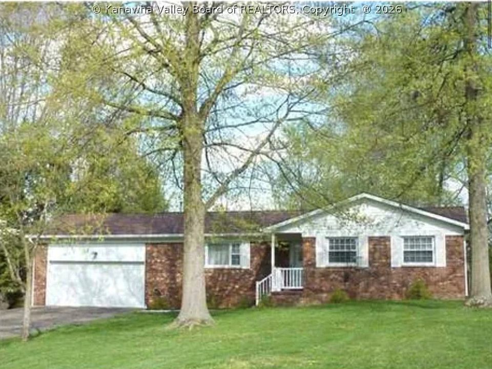 1st image of 5 Lake Chadesa Dr