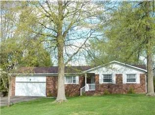 5 Lake Chadesa Dr, Hurricane, WV 25526
