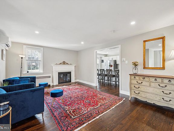 4th image of 239 Glentay Ave